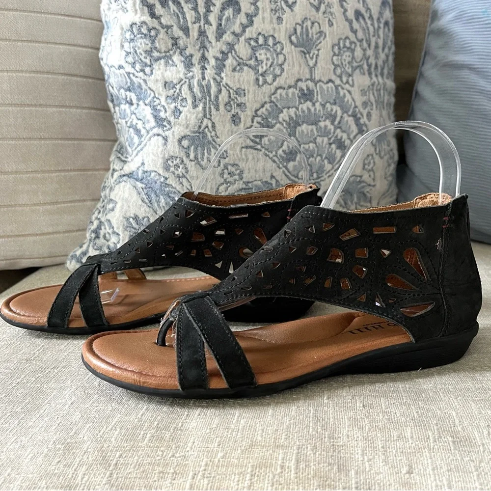 Cobb Hill Black and Tan Sandals Gladiator Sandals